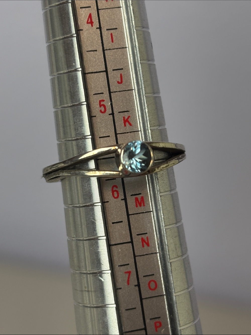 Sapphire Pale Blue Silhouette Split-shank Sterling 925 Silver Ring.